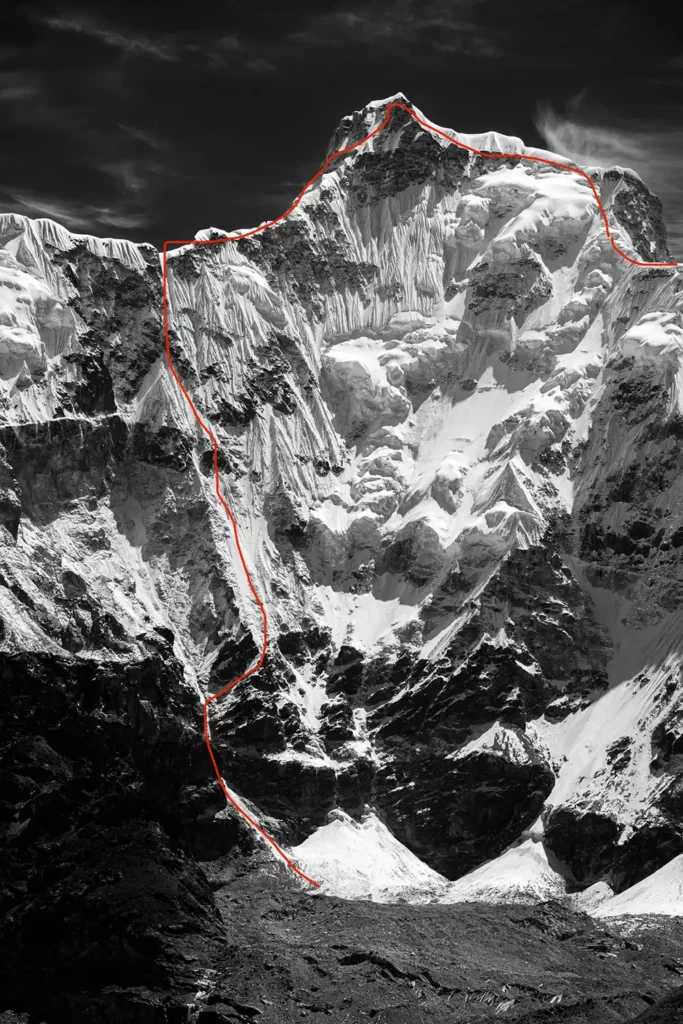 Die imposante Westwand des Hungchi mit der neuen Route von Charles Dubouloz und Symon Welfringer. Bild: ©Mathurin-Millet